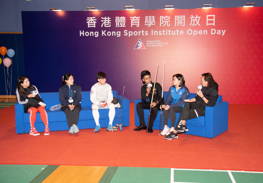 <p>In the &ldquo;Meet the Athletes&rdquo; session, (from left) Tse Ying-suet (Badminton), Ng Lok-wang (Fencing), Robbie Capito (Billiard Sports), and Chan Kin-lok (Swimming) shared their life as an elite athlete.</p>
